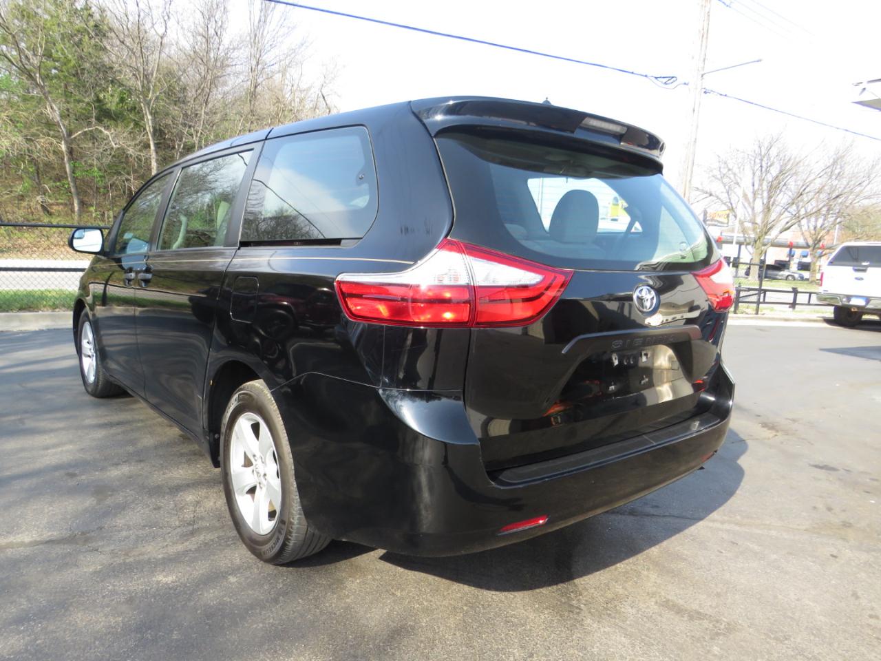 Toyota Sienna 5dr 7-Pass Van L FWD (Natl) 2015