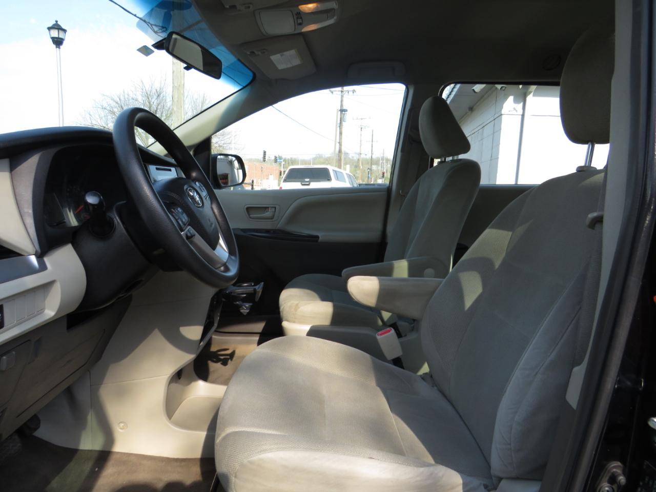 Toyota Sienna 5dr 7-Pass Van L FWD (Natl) 2015
