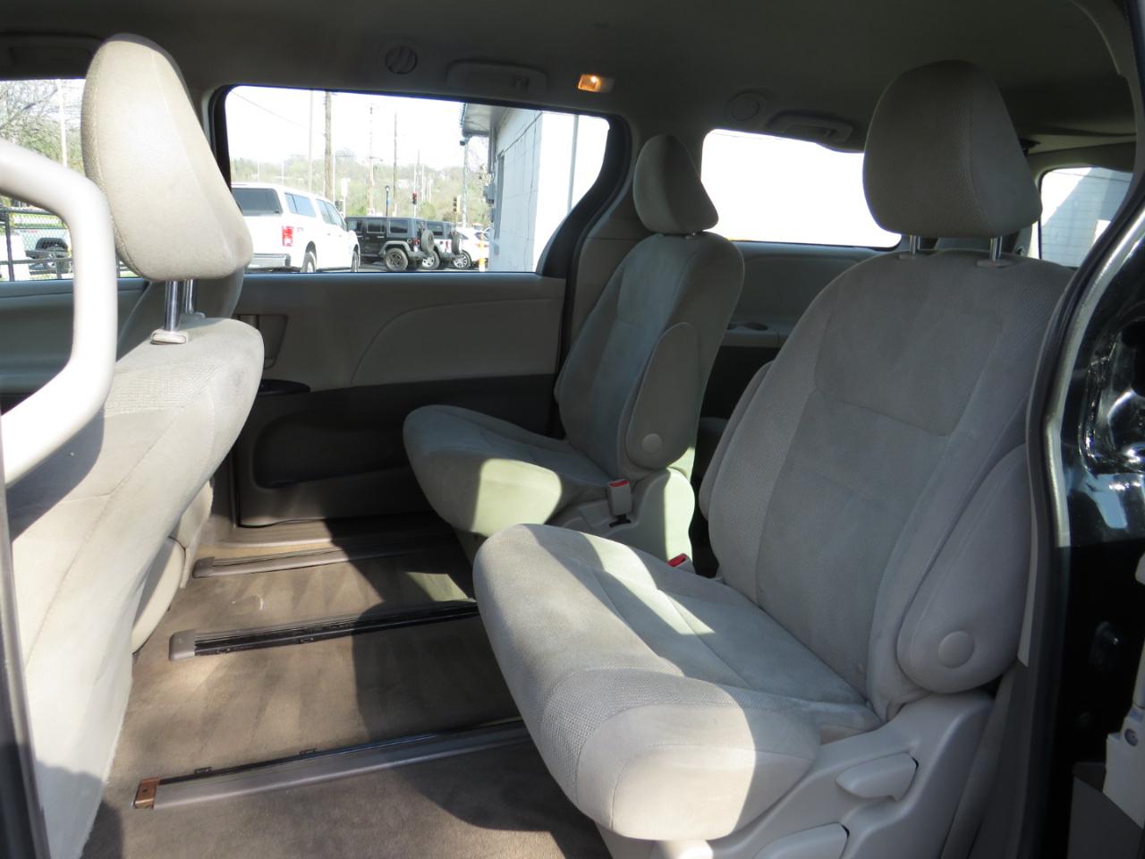 Toyota Sienna 5dr 7-Pass Van L FWD (Natl) 2015