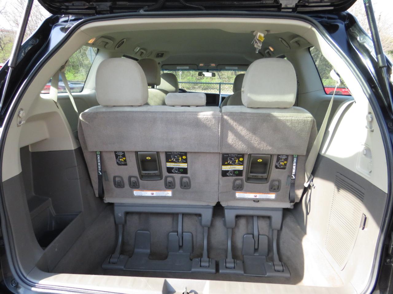 Toyota Sienna 5dr 7-Pass Van L FWD (Natl) 2015