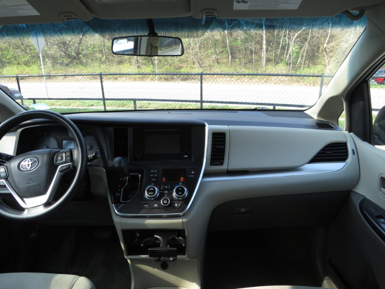 Toyota Sienna 5dr 7-Pass Van L FWD (Natl) 2015