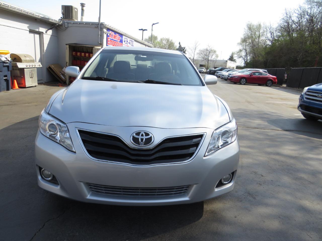 Toyota Camry 4dr Sdn V6 Auto XLE (Natl) 2011