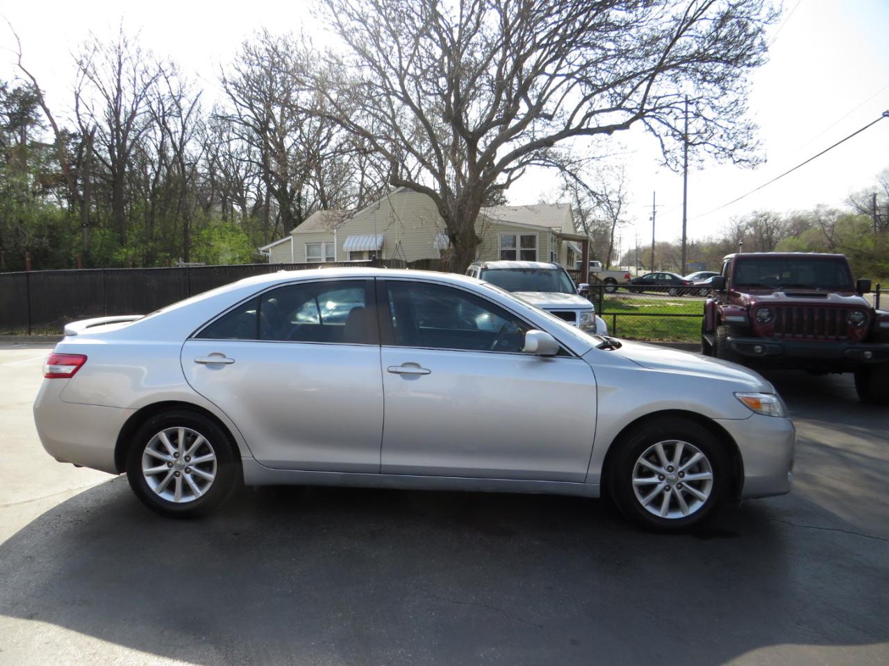 Toyota Camry 4dr Sdn V6 Auto XLE (Natl) 2011