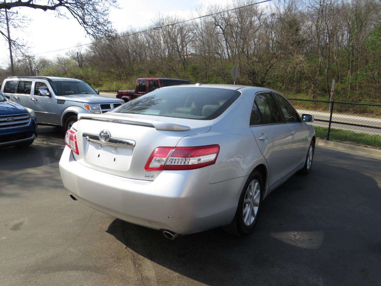 Toyota Camry 4dr Sdn V6 Auto XLE (Natl) 2011