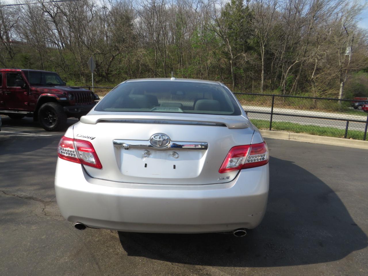 Toyota Camry 4dr Sdn V6 Auto XLE (Natl) 2011