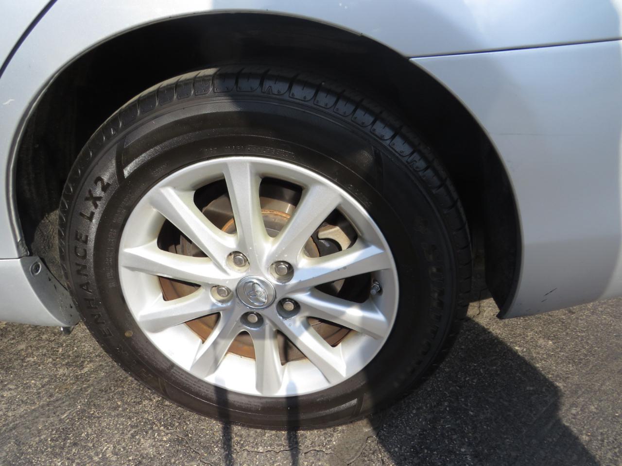 Toyota Camry 4dr Sdn V6 Auto XLE (Natl) 2011