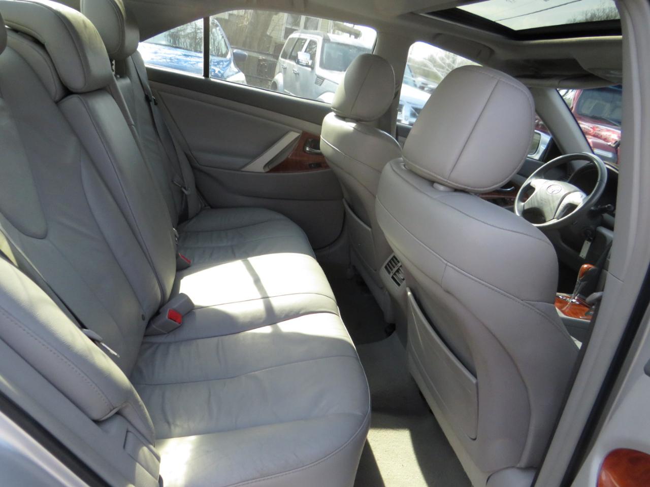 Toyota Camry 4dr Sdn V6 Auto XLE (Natl) 2011