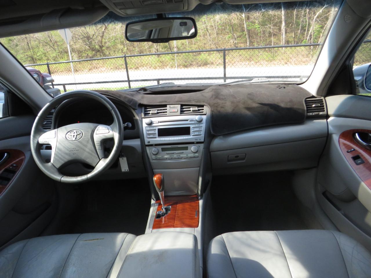 Toyota Camry 4dr Sdn V6 Auto XLE (Natl) 2011
