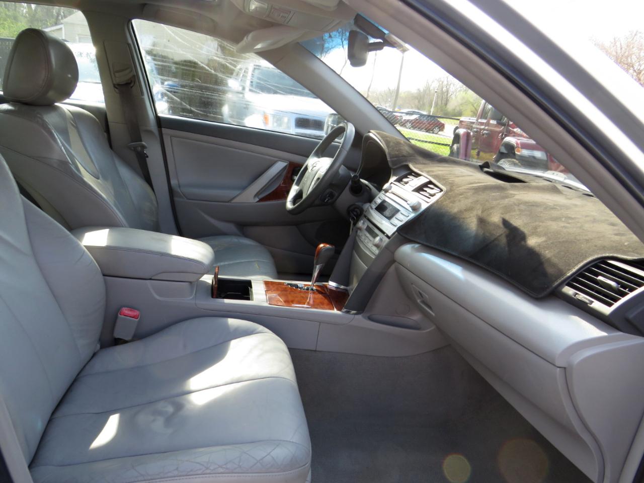 Toyota Camry 4dr Sdn V6 Auto XLE (Natl) 2011