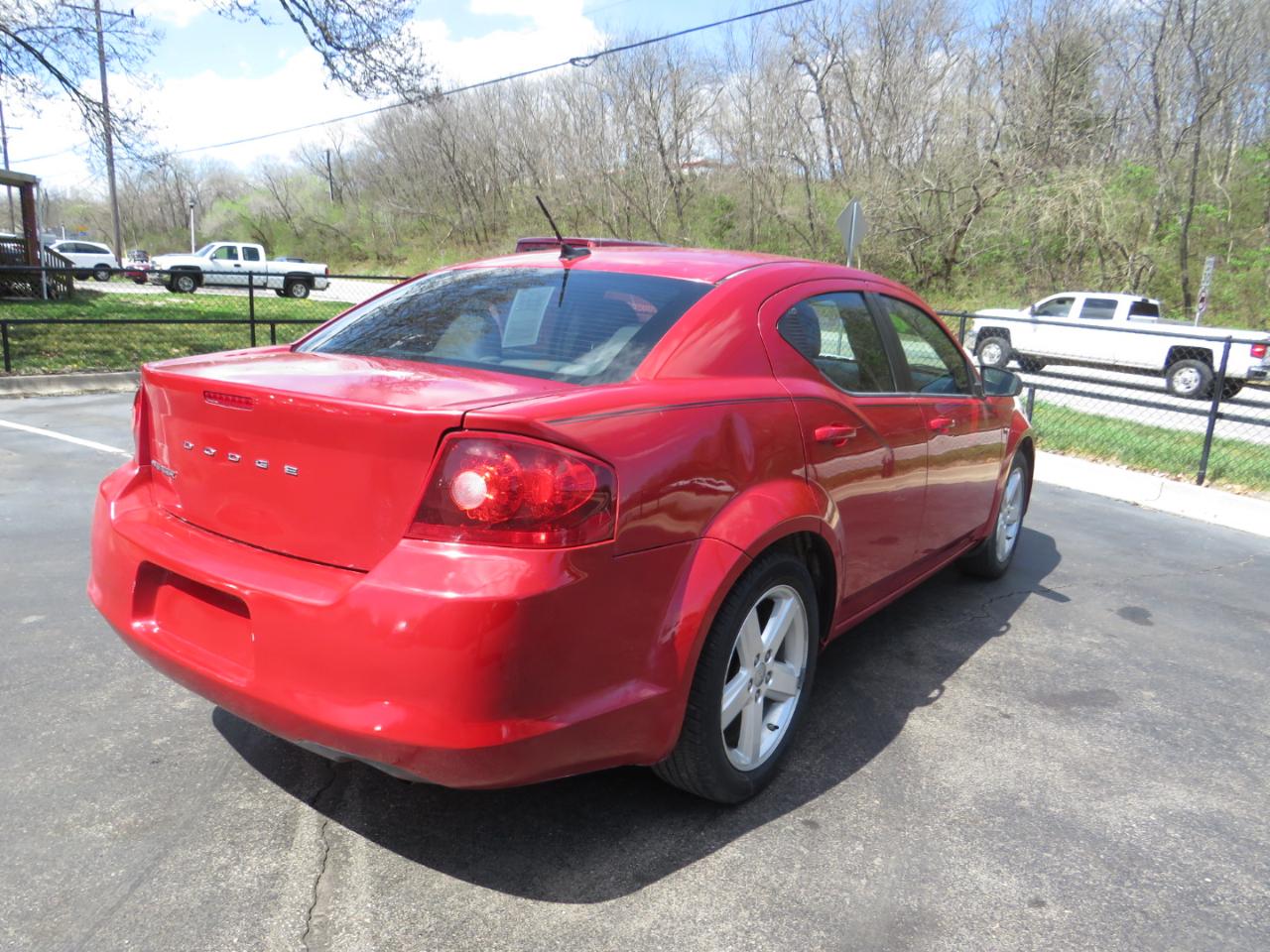 Dodge Avenger 4dr Sdn SE 2013