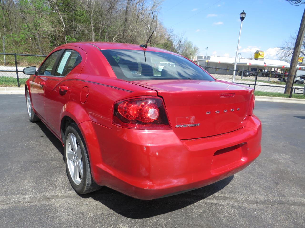 Dodge Avenger 4dr Sdn SE 2013