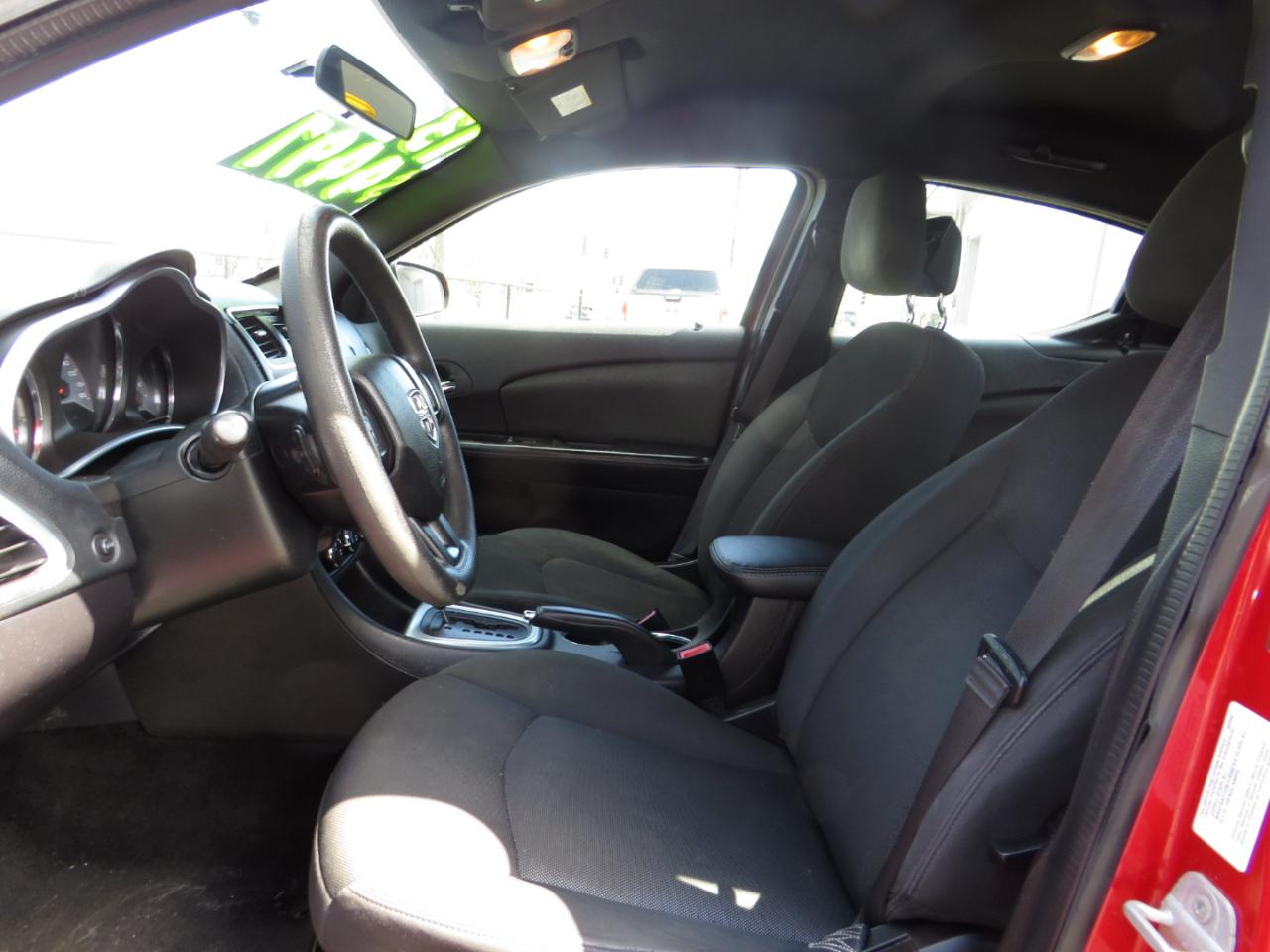 Dodge Avenger 4dr Sdn SE 2013