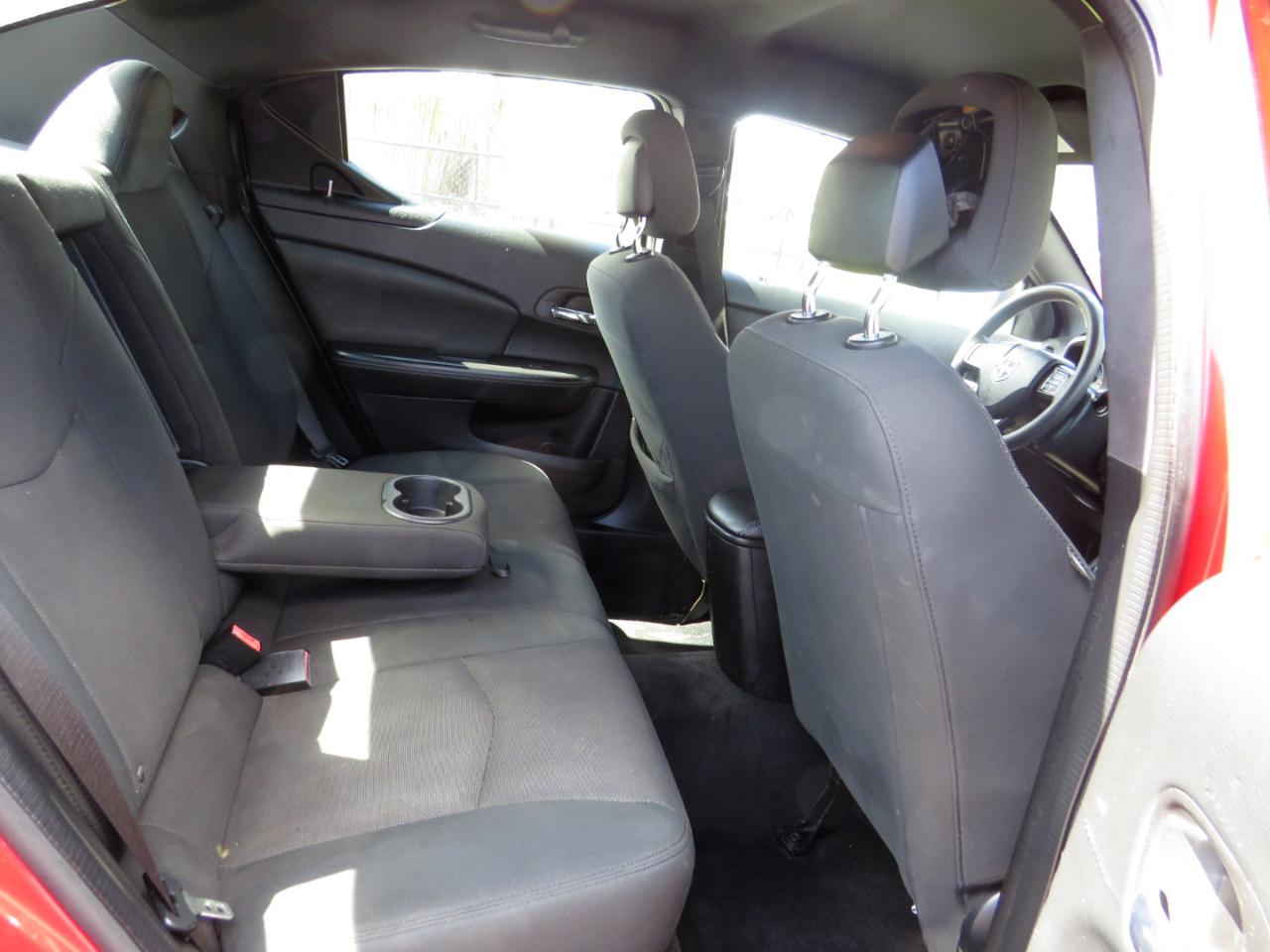 Dodge Avenger 4dr Sdn SE 2013