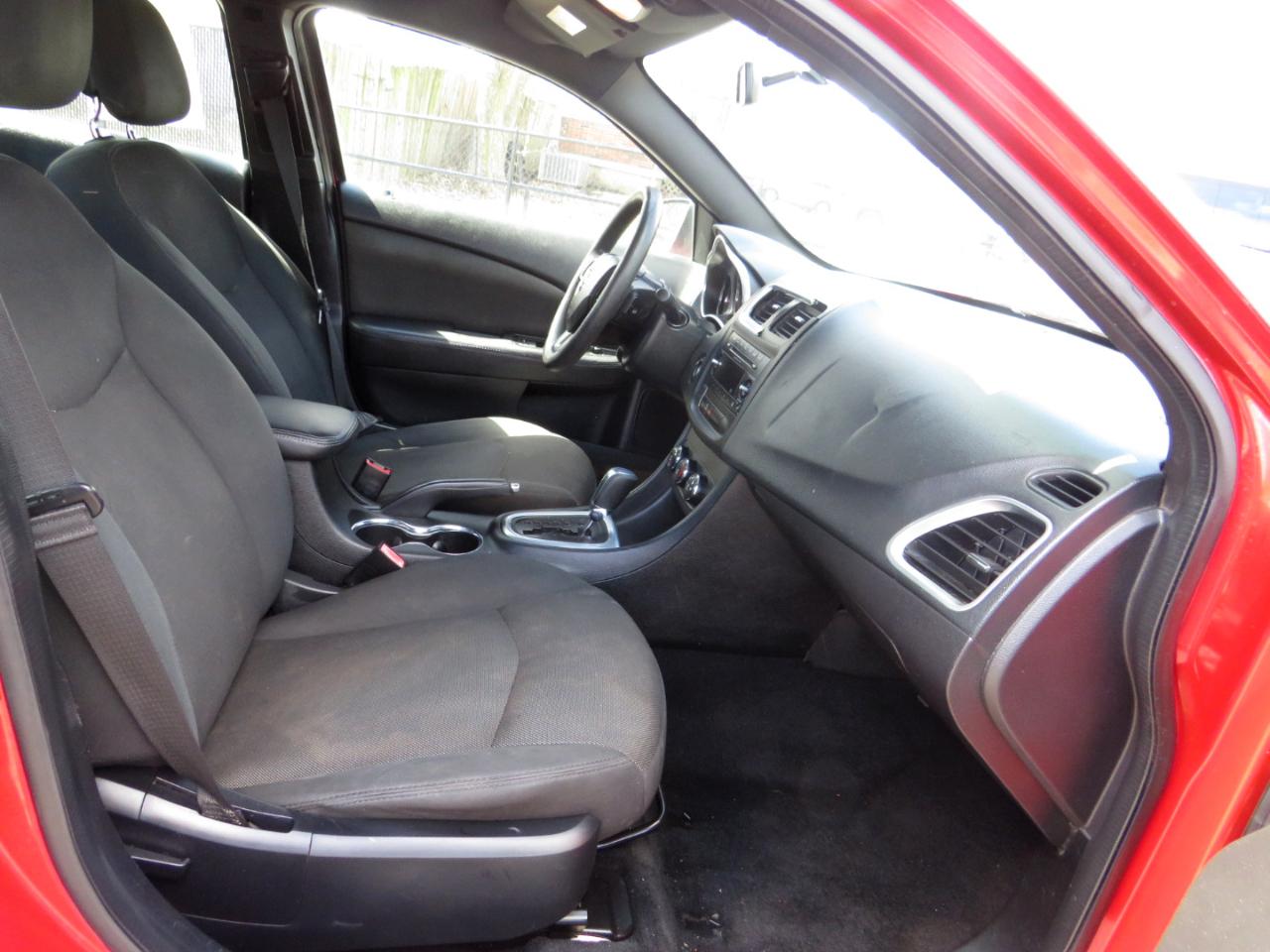 Dodge Avenger 4dr Sdn SE 2013