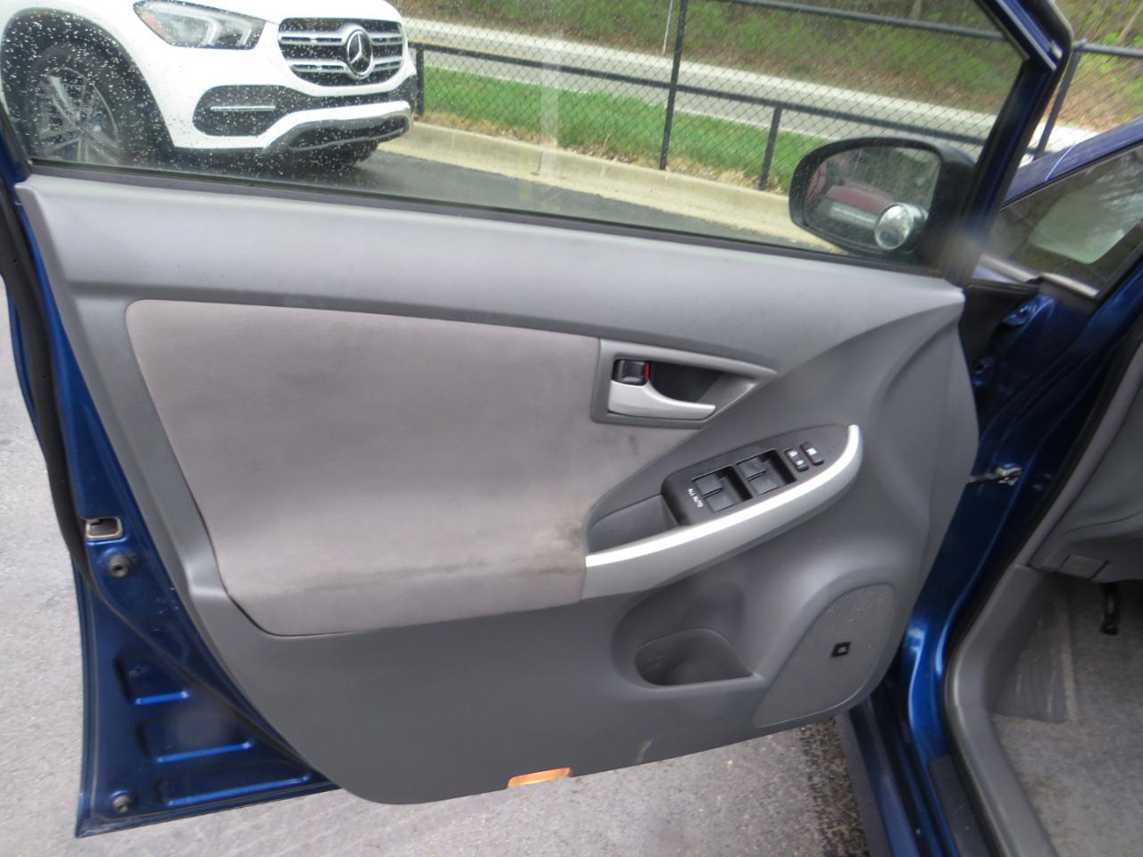 Toyota Prius 5dr HB III (Natl) 2011