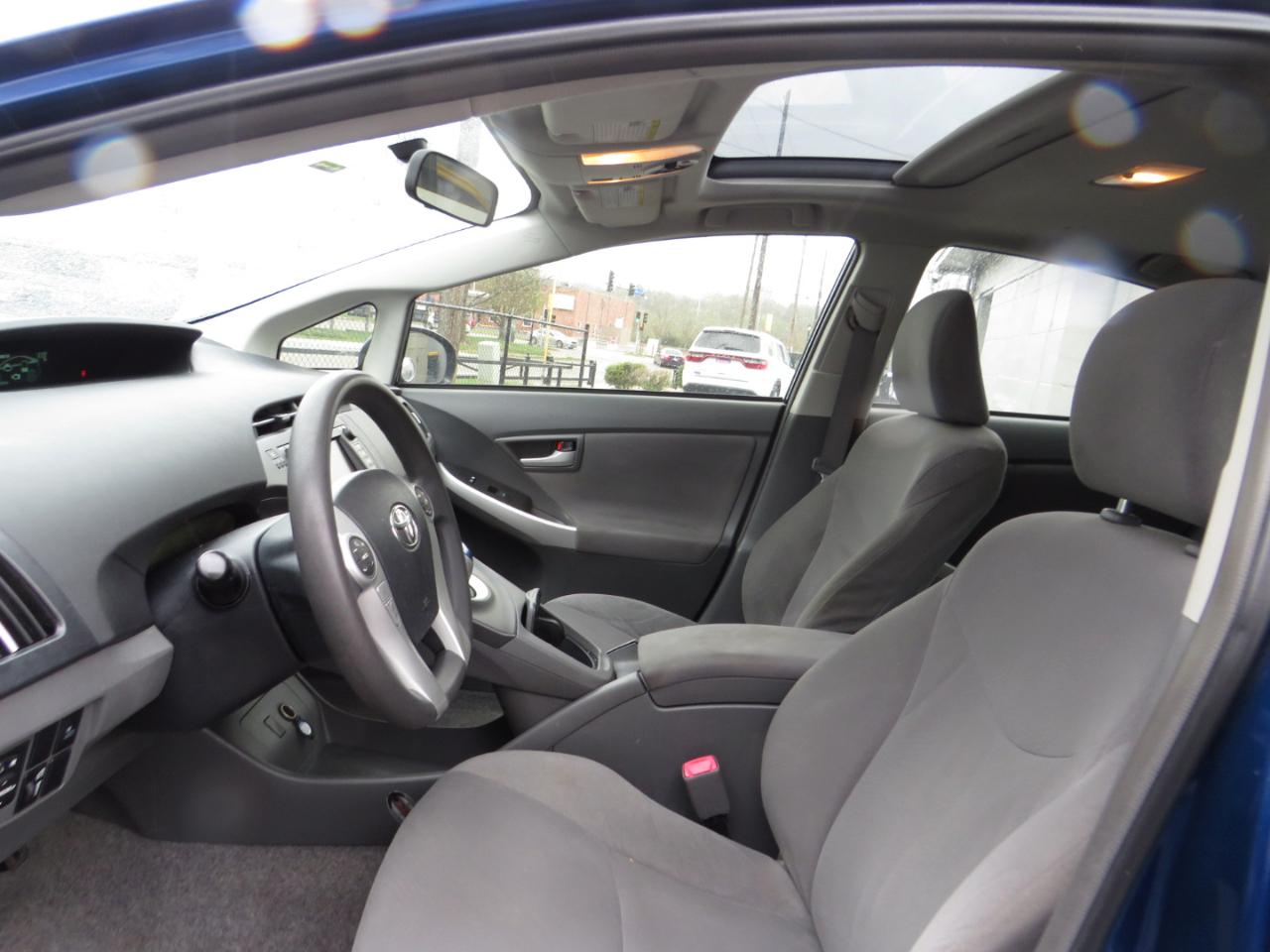 Toyota Prius 5dr HB III (Natl) 2011