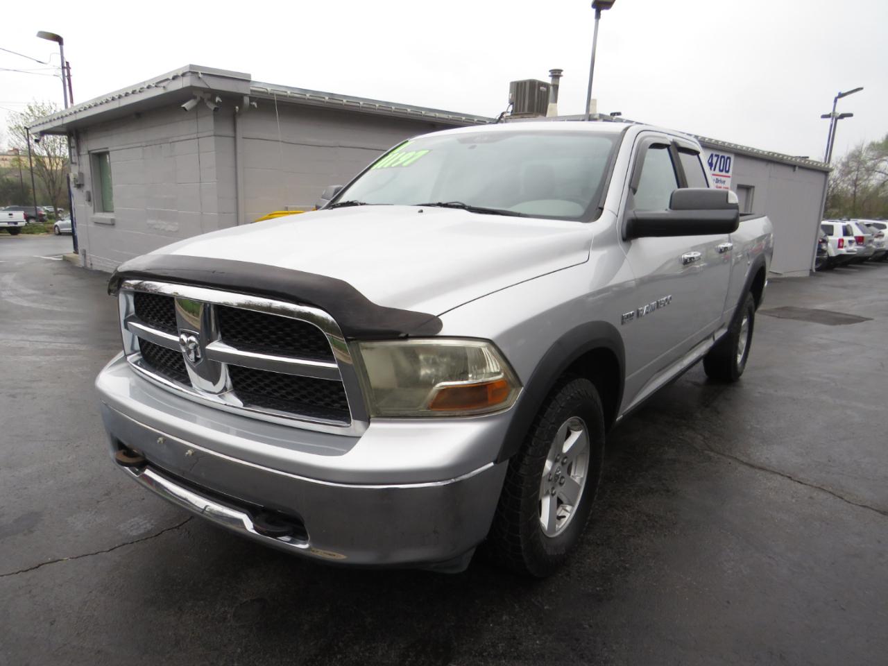 RAM 1500 2WD Crew Cab 140.5" SLT 2012