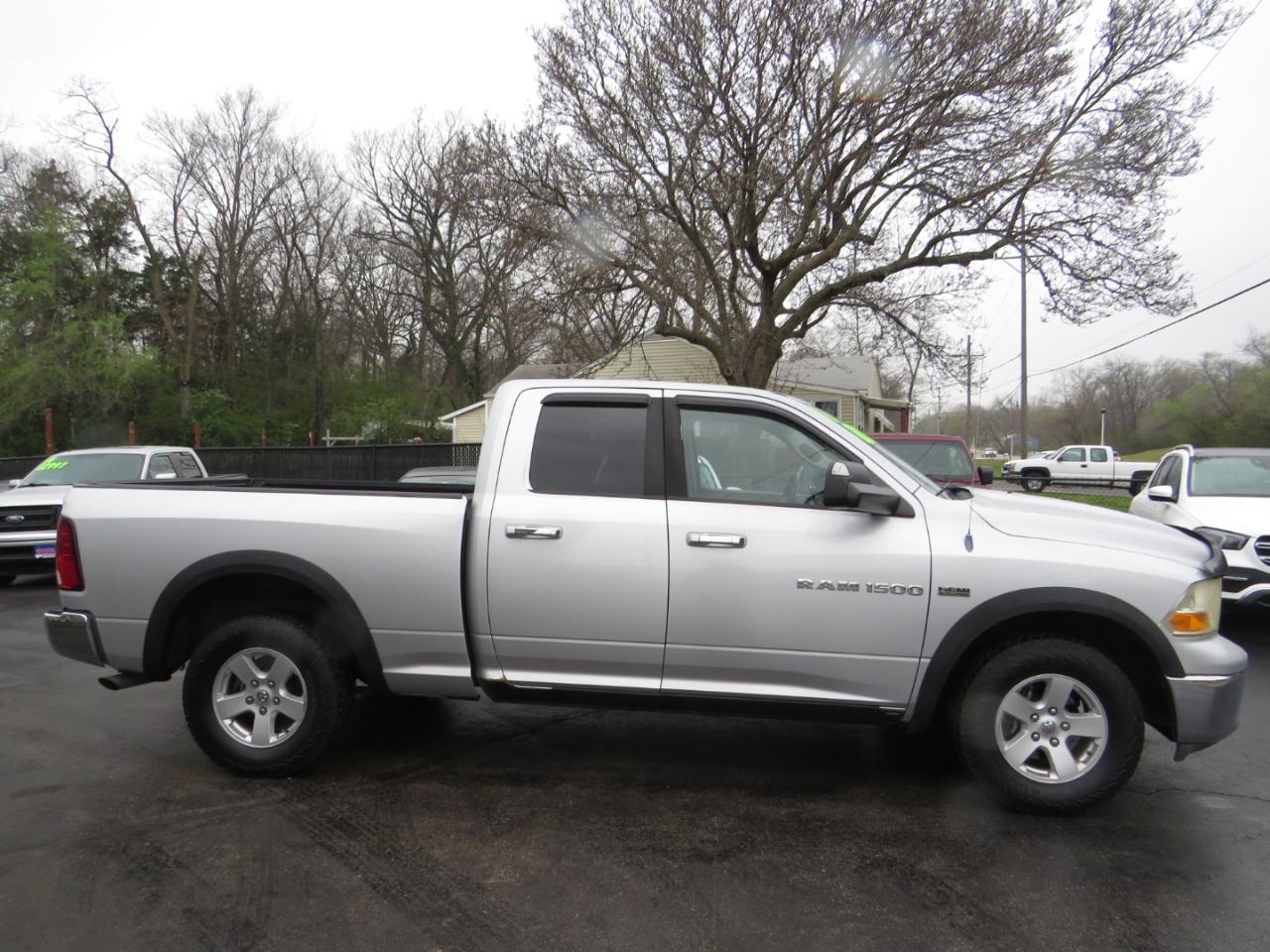 RAM 1500 2WD Crew Cab 140.5" SLT 2012