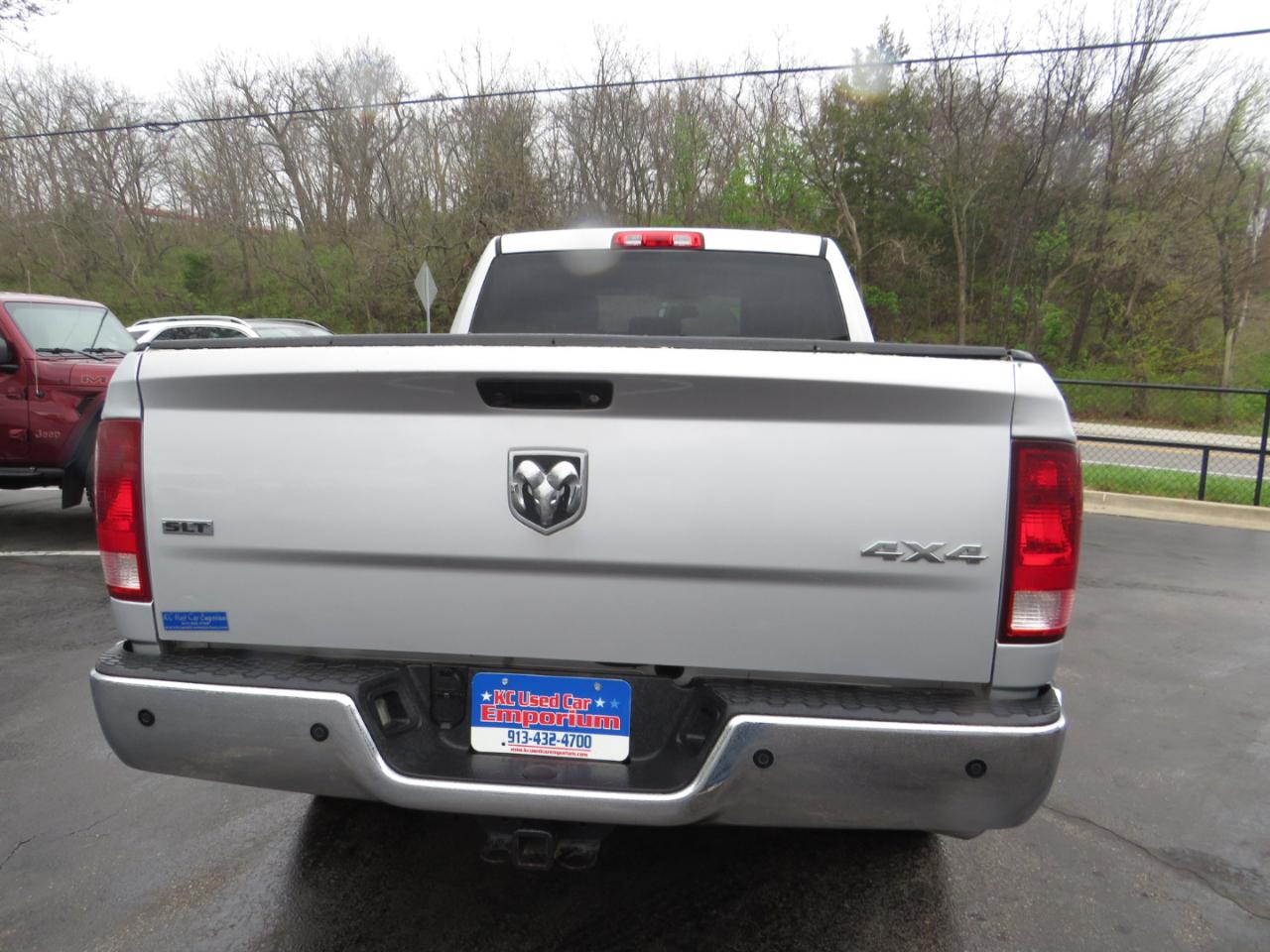 RAM 1500 2WD Crew Cab 140.5" SLT 2012