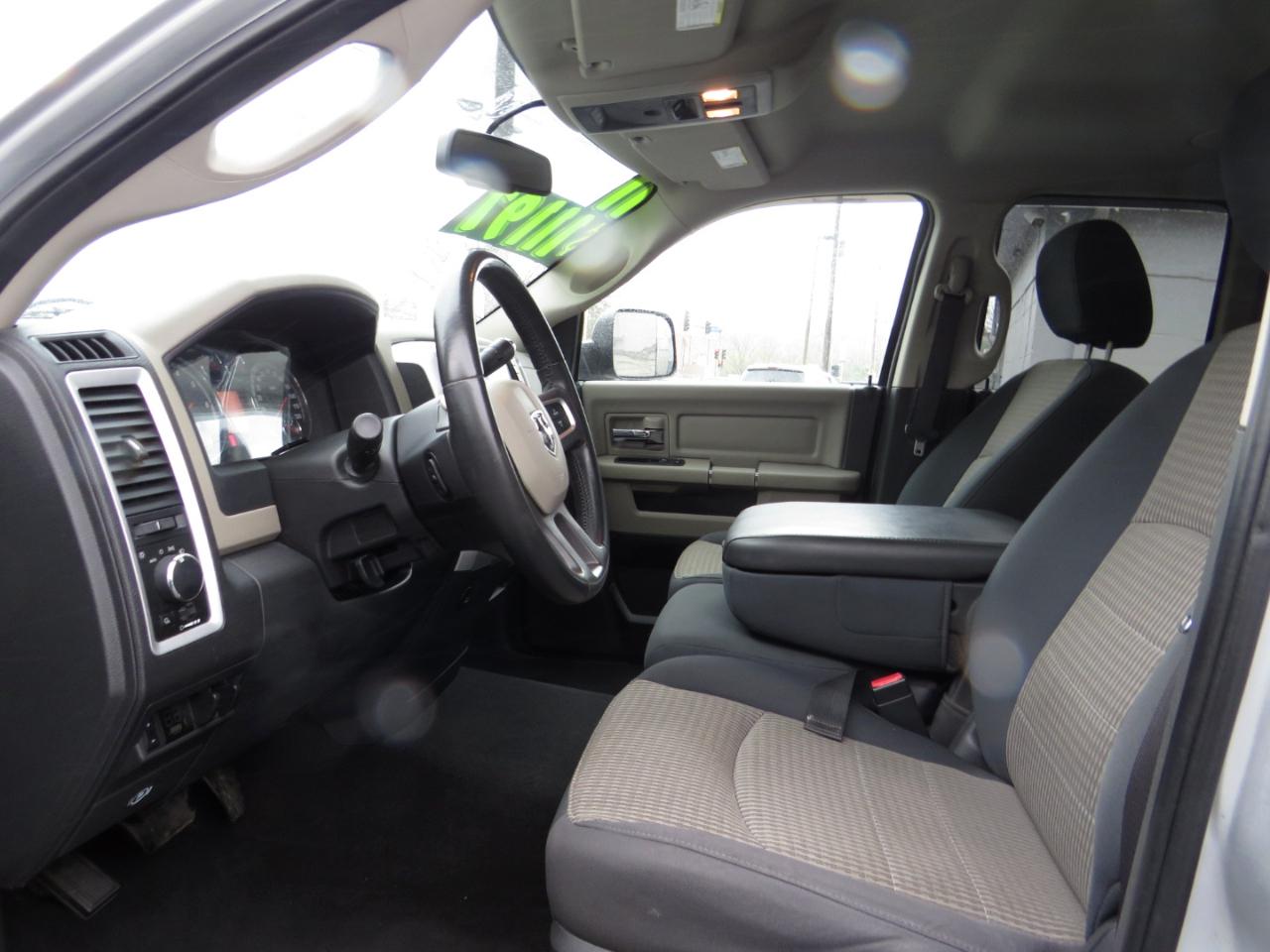 RAM 1500 2WD Crew Cab 140.5" SLT 2012