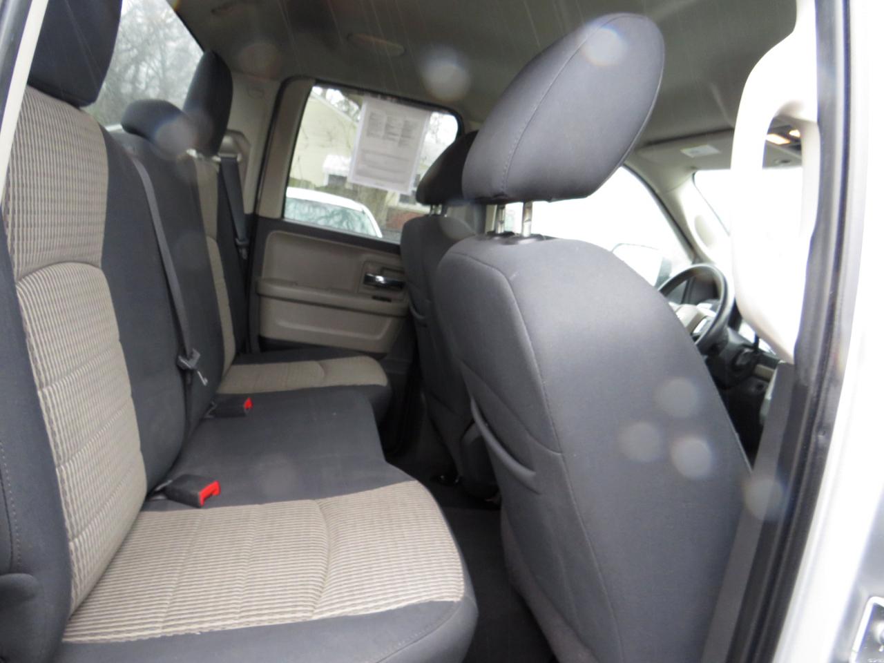 RAM 1500 2WD Crew Cab 140.5" SLT 2012