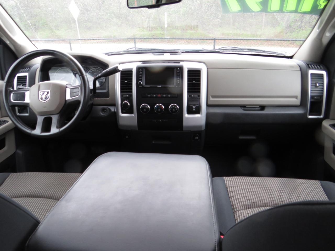 RAM 1500 2WD Crew Cab 140.5" SLT 2012