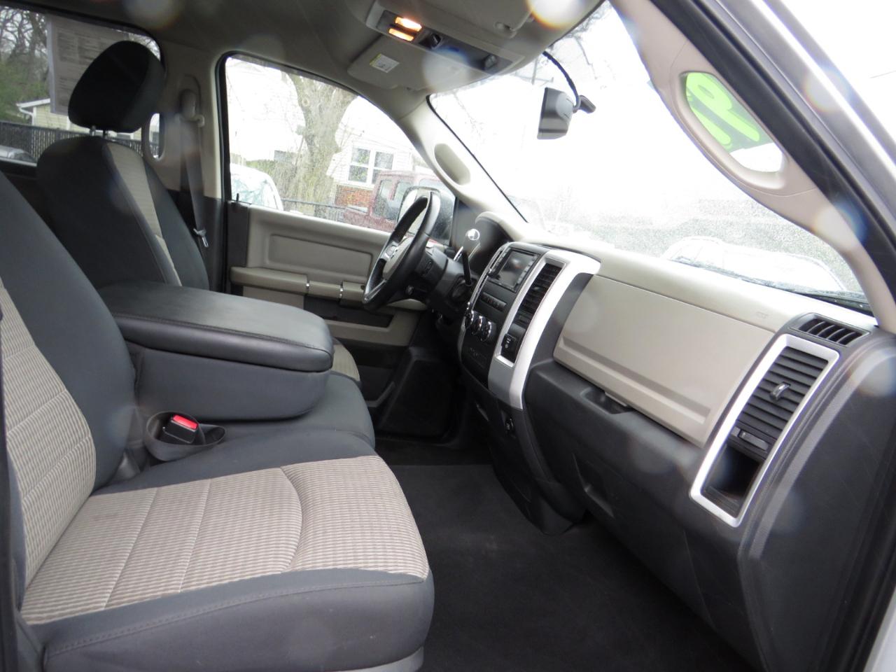 RAM 1500 2WD Crew Cab 140.5" SLT 2012