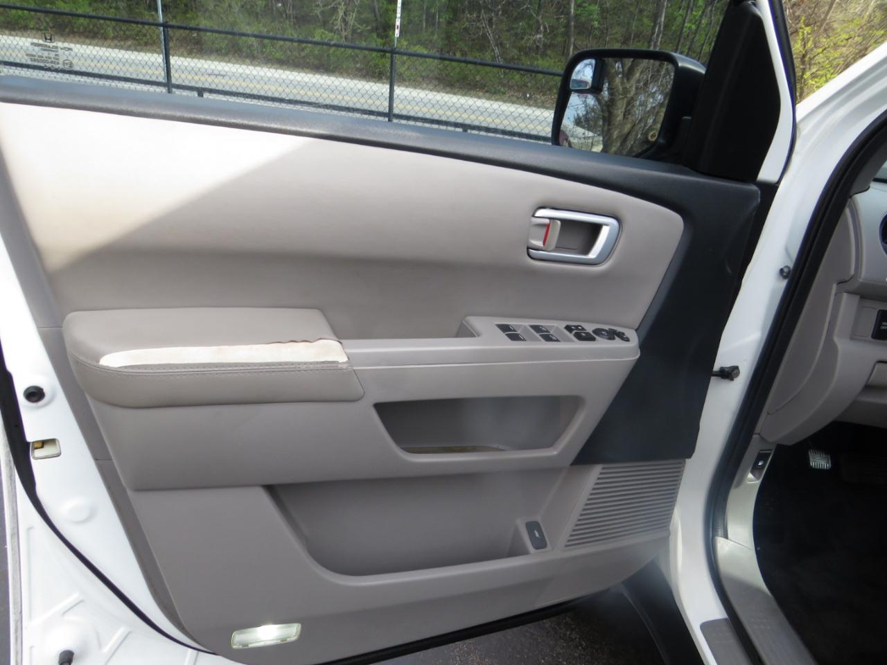 Honda Pilot 2WD 4dr EX-L w/Navi 2011