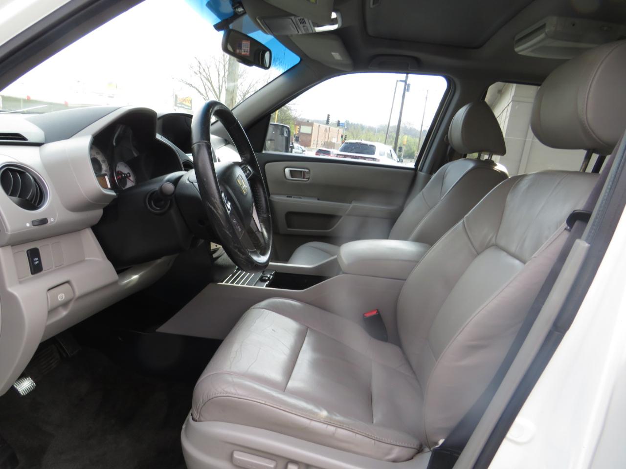 Honda Pilot 2WD 4dr EX-L w/Navi 2011