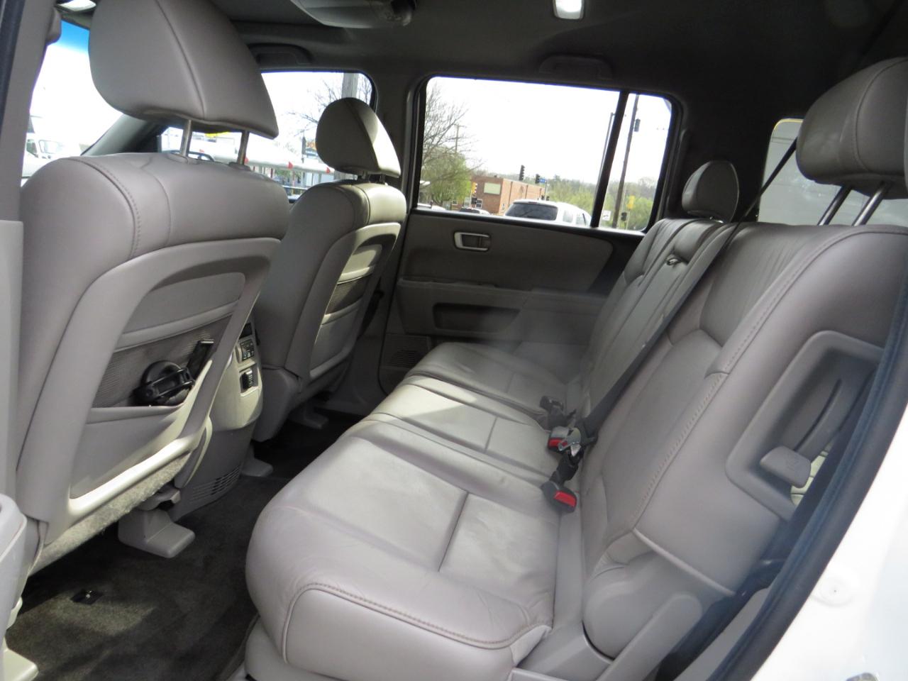 Honda Pilot 2WD 4dr EX-L w/Navi 2011