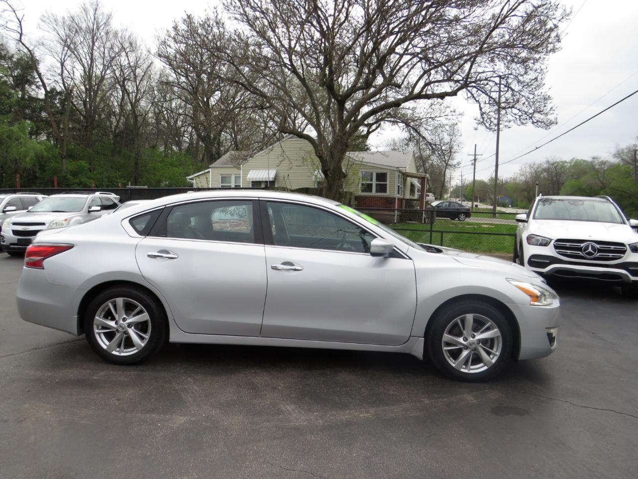 Nissan Altima 4dr Sdn I4 2.5 SL 2014