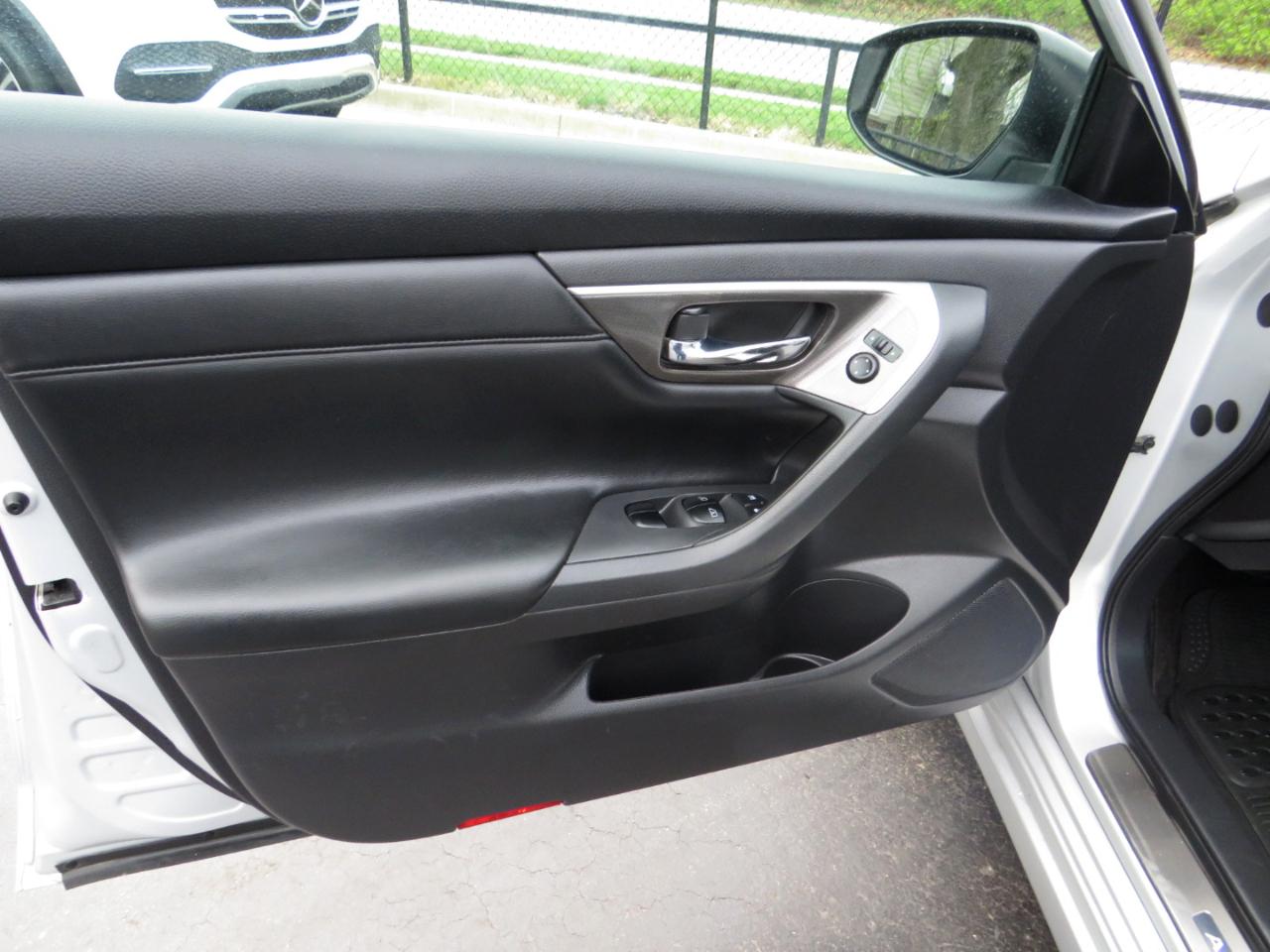 Nissan Altima 4dr Sdn I4 2.5 SL 2014