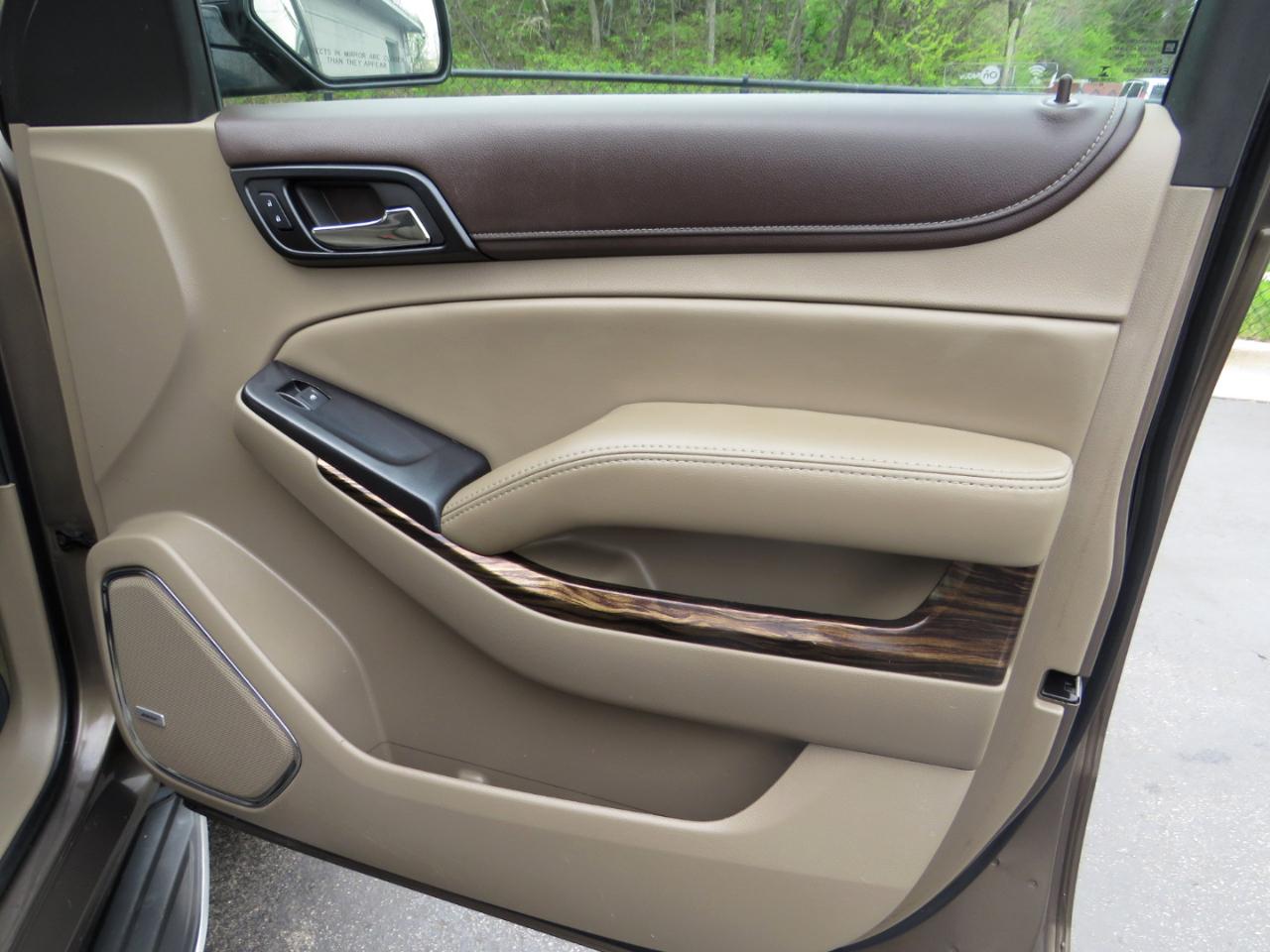 GMC Yukon XL 4WD 4dr SLT 2016