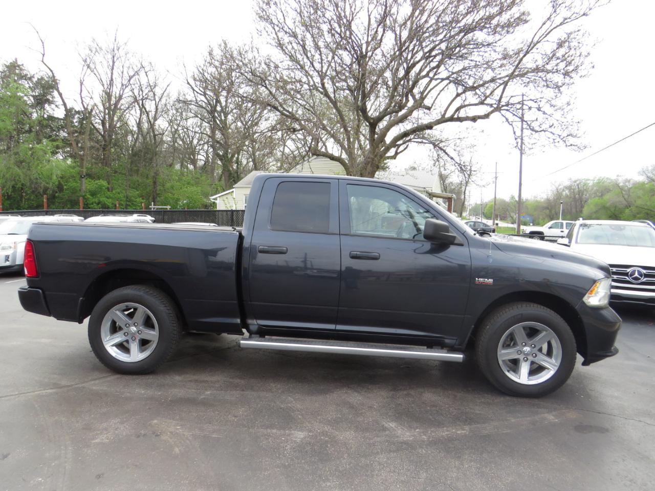 RAM 1500 4WD Quad Cab 140.5" Express 2013