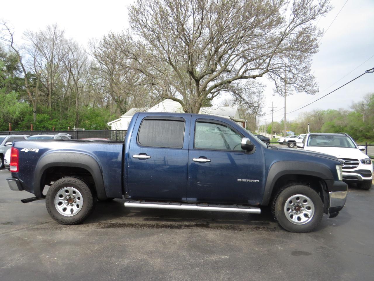 GMC Sierra 1500 4WD Crew Cab 143.5" SL 2011