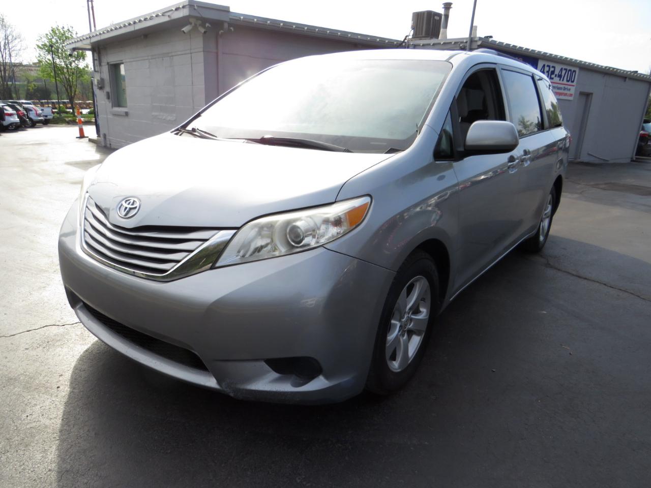 Toyota Sienna 5dr 8-Pass Van LE FWD (Natl) 2015
