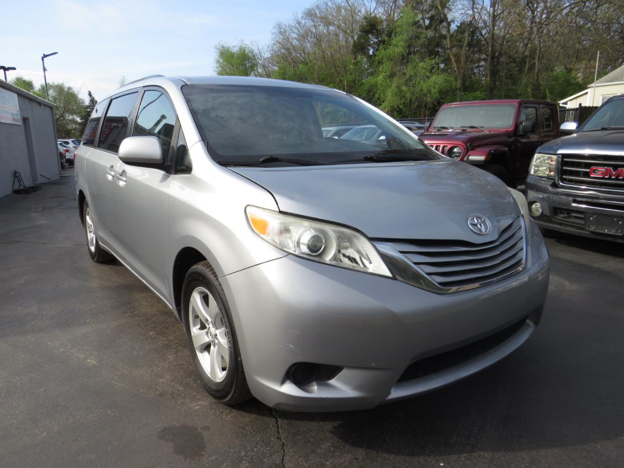 Toyota Sienna 5dr 8-Pass Van LE FWD (Natl) 2015