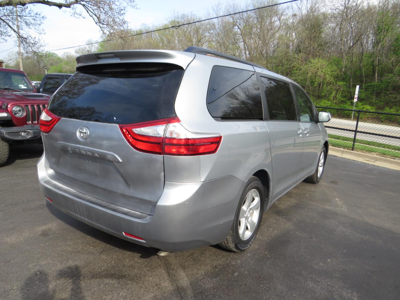 Toyota Sienna 5dr 8-Pass Van LE FWD (Natl) 2015