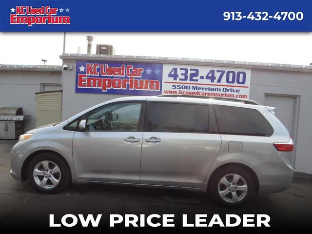 Silver 2015 Toyota Sienna LE 8-Passenger Minivan Front-Wheel Drive Automatic
