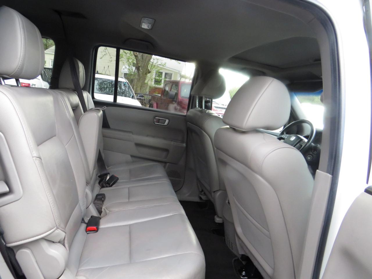 Honda Pilot 2WD 4dr EX-L w/Navi 2012