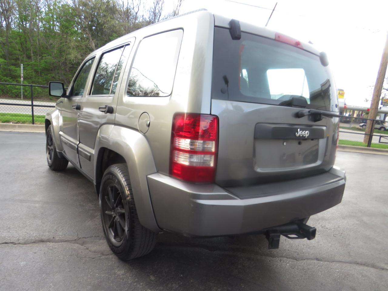 Jeep Liberty RWD 4dr Sport 2012