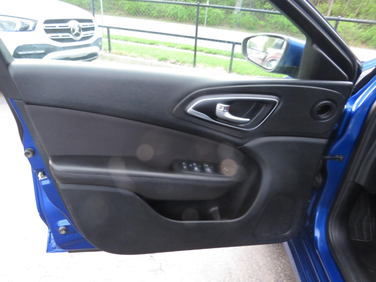 Chrysler 200 4dr Sdn Limited FWD 2015