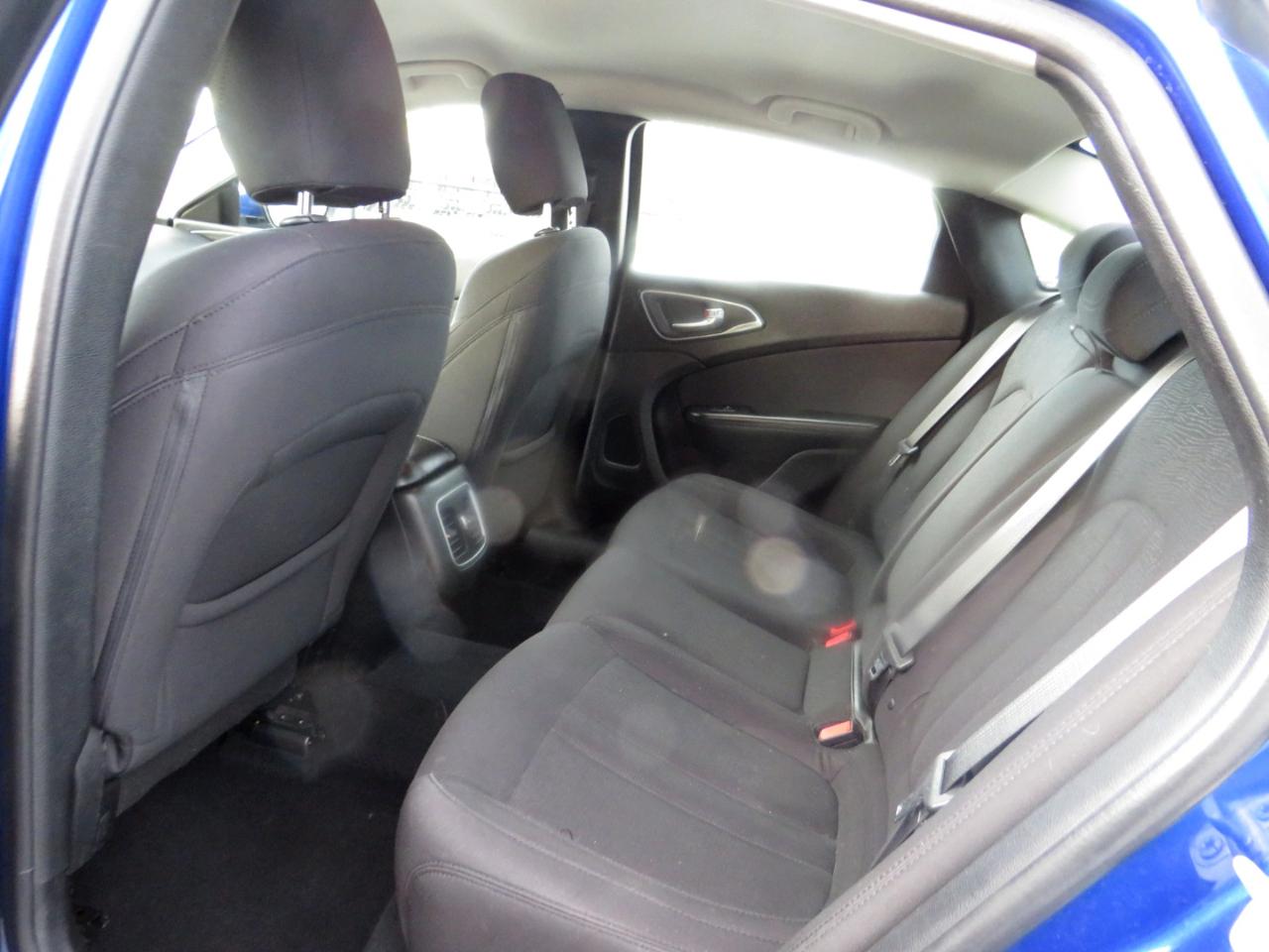 Chrysler 200 4dr Sdn Limited FWD 2015