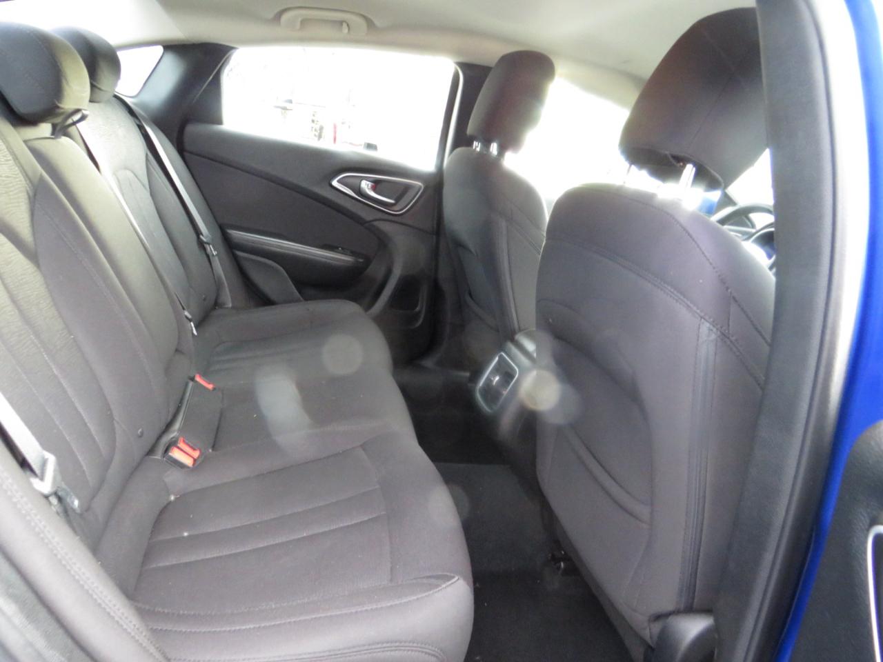 Chrysler 200 4dr Sdn Limited FWD 2015