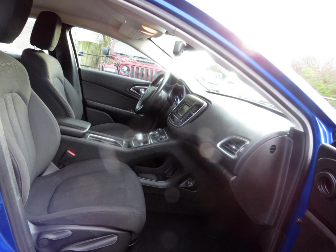 Chrysler 200 4dr Sdn Limited FWD 2015