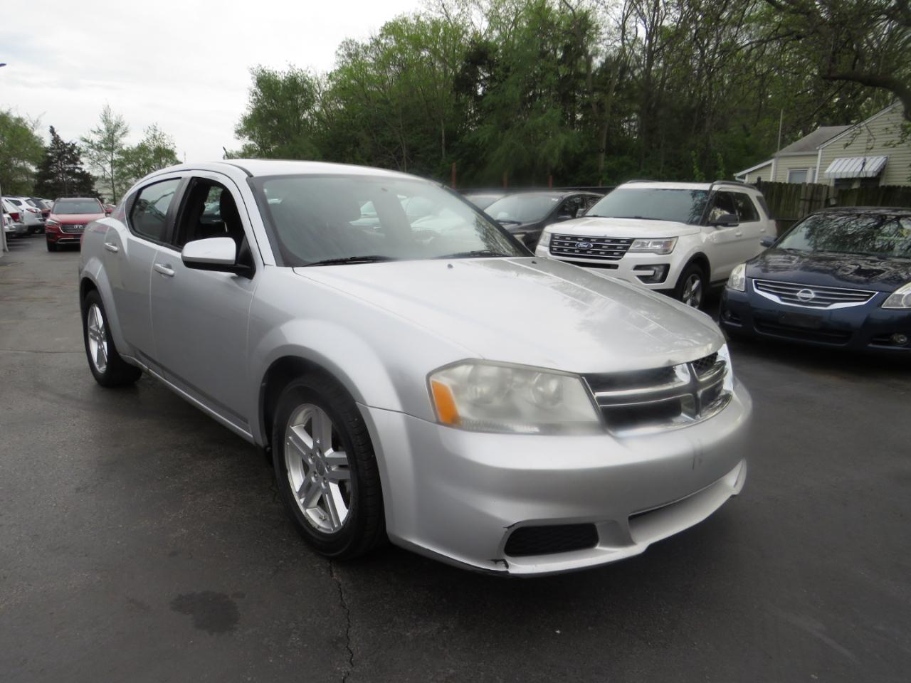 Dodge Avenger 4dr Sdn SXT 2012