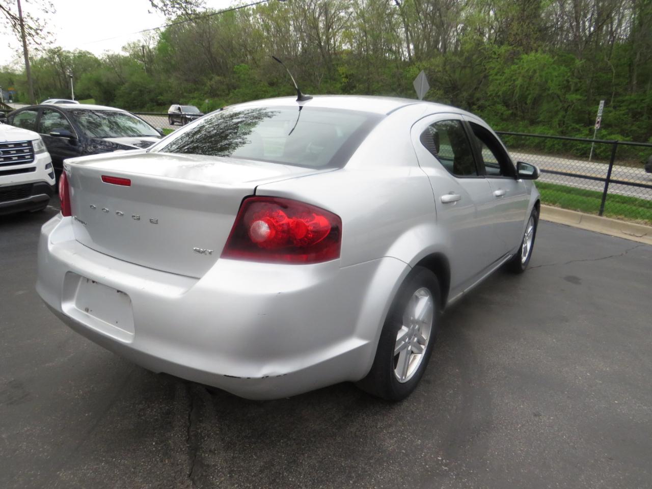 Dodge Avenger 4dr Sdn SXT 2012