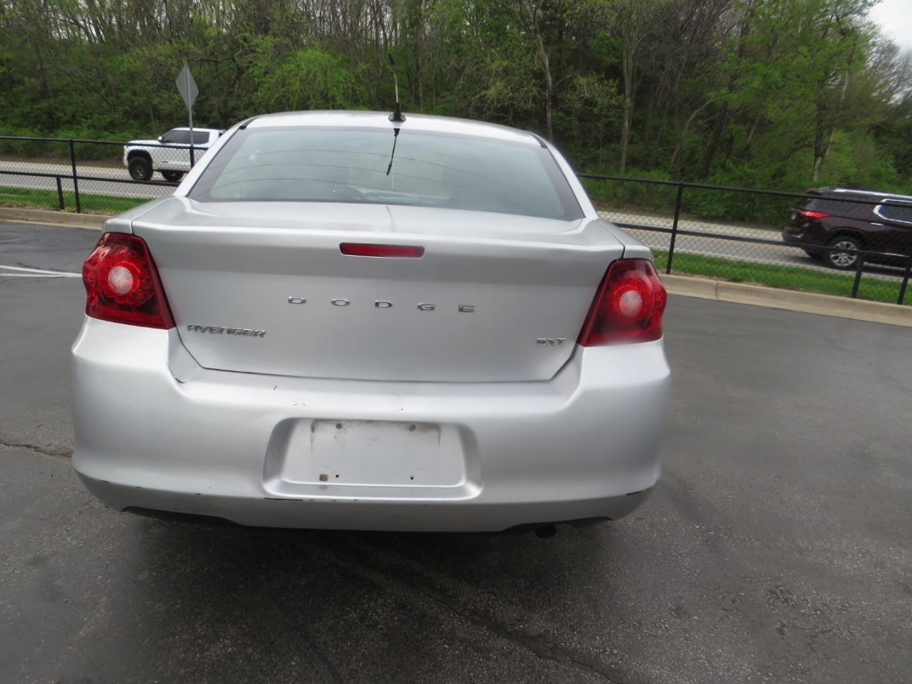 Dodge Avenger 4dr Sdn SXT 2012