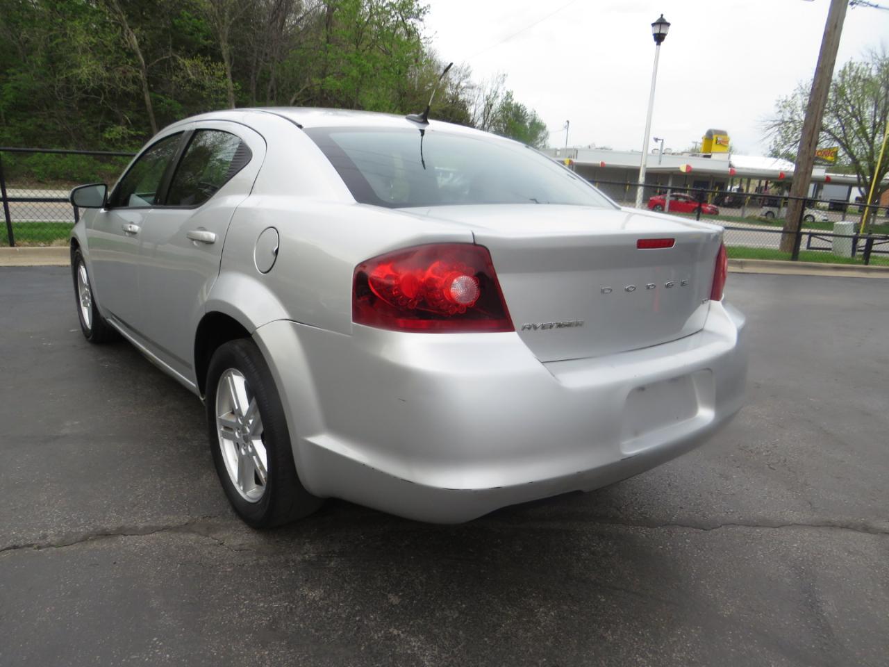 Dodge Avenger 4dr Sdn SXT 2012