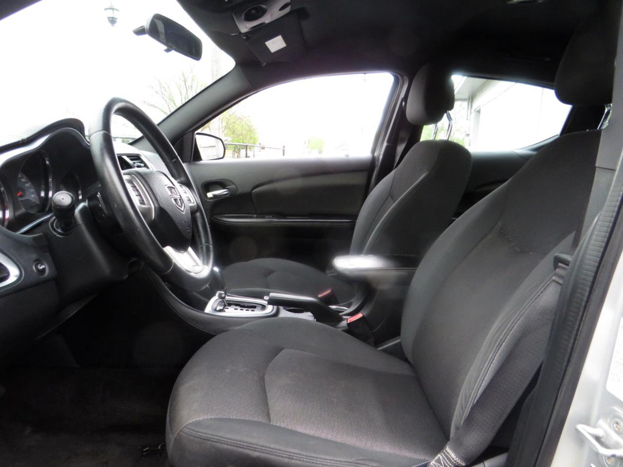 Dodge Avenger 4dr Sdn SXT 2012